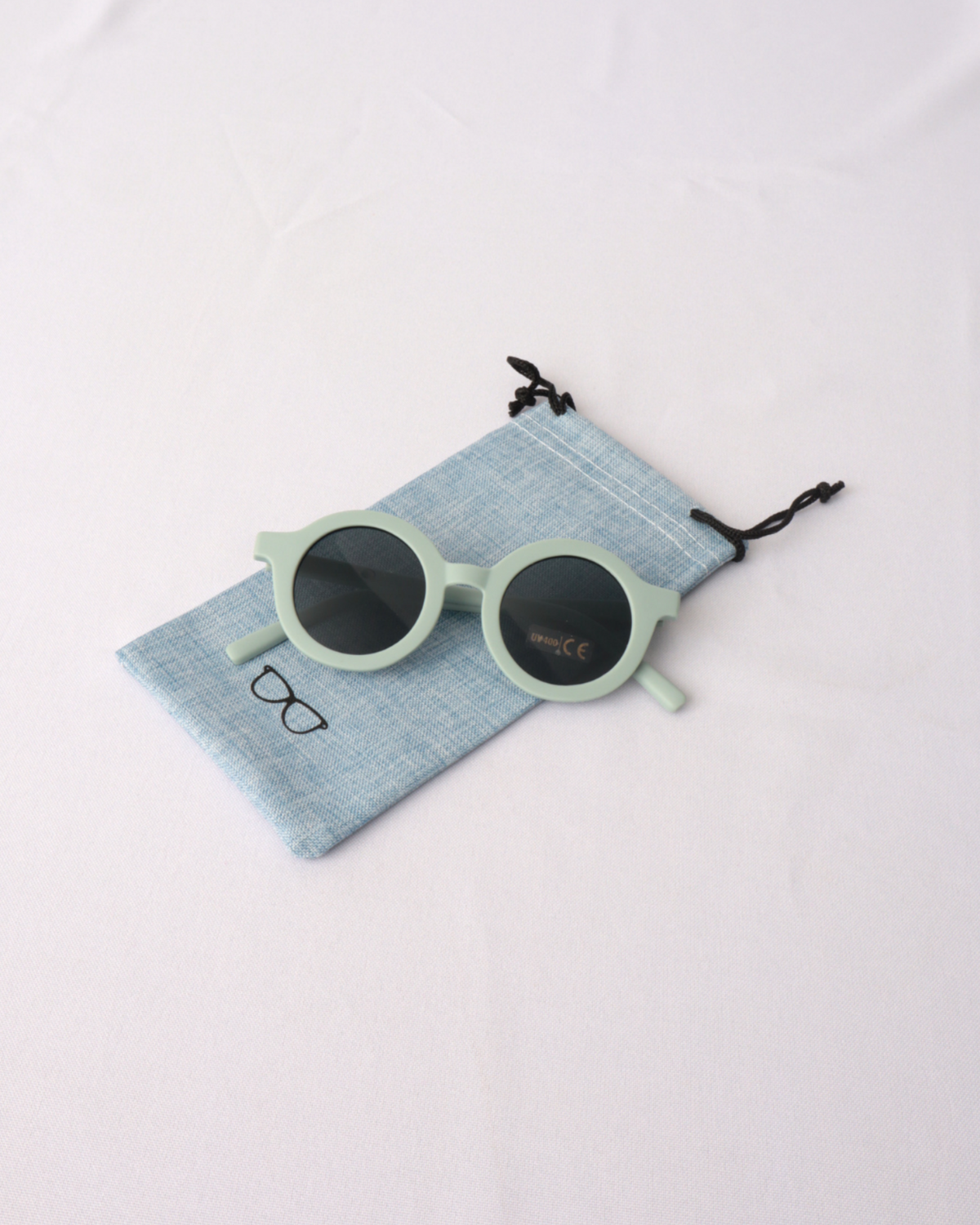 Roundabout Sunnies in Drawstring Pouch