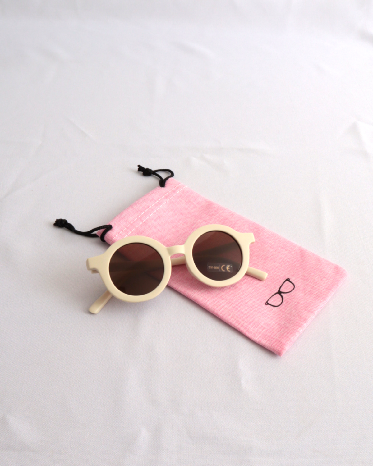 Roundabout Sunnies in Drawstring Pouch